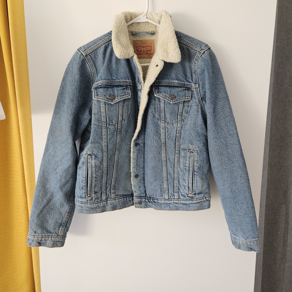 Levi's Classic Blue Denim Jacket with Sherpa Lining